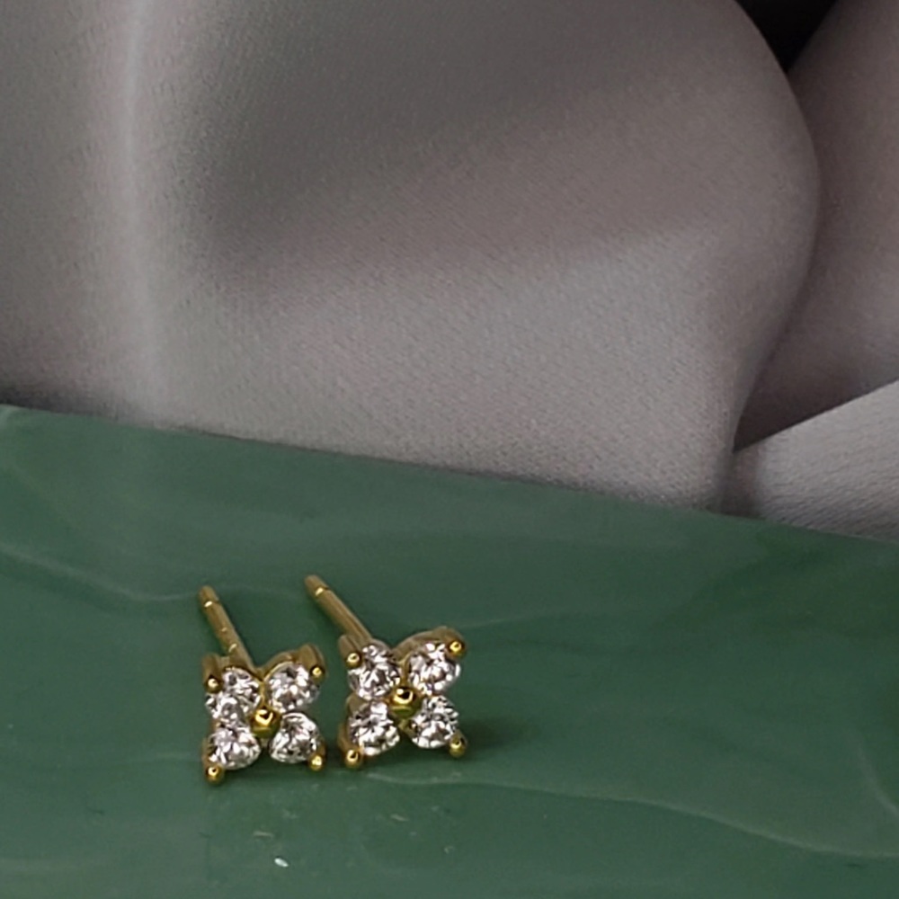 Blooming Spring Flower Mini Stud - Picture 2 of 8